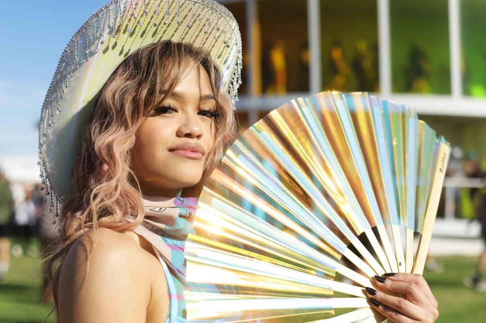 Alles over Festivalwaaiers: De ultieme festivalaccessoire